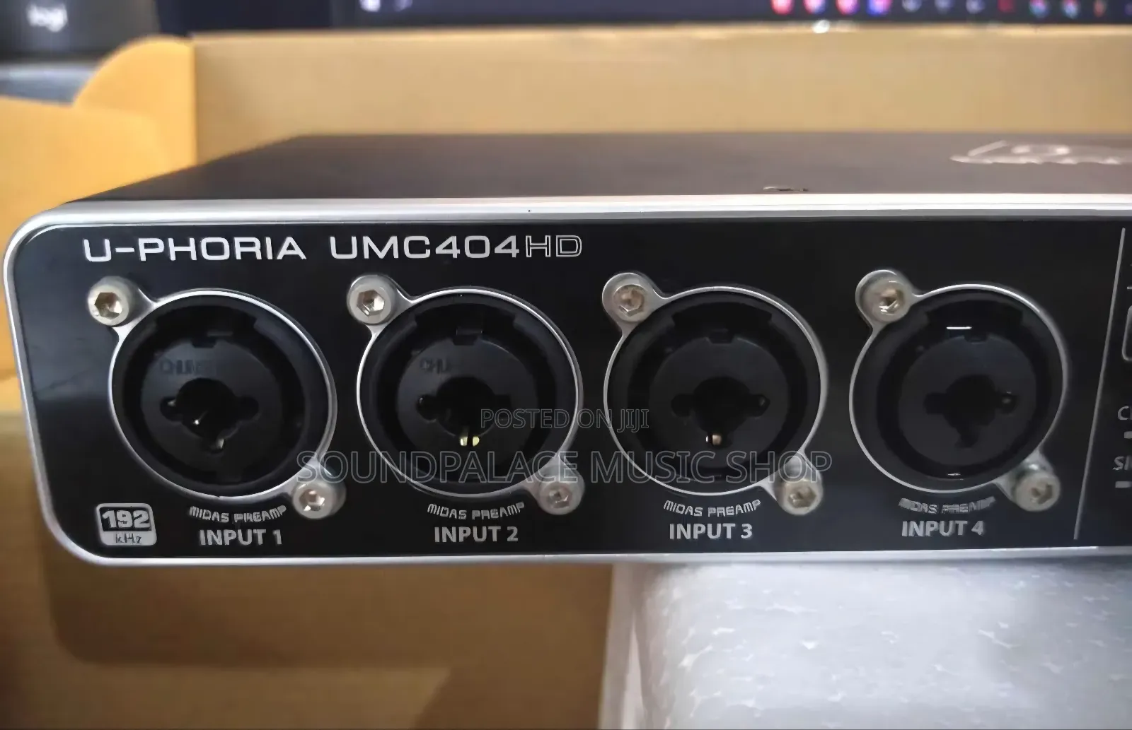 Behringer U-Phoria UMC404HD 4x4 USB Audio and MIDI Interface