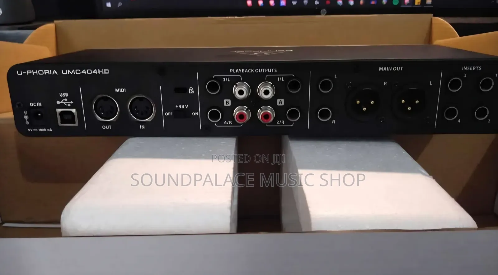 Behringer U-Phoria UMC404HD 4x4 USB Audio and MIDI Interface