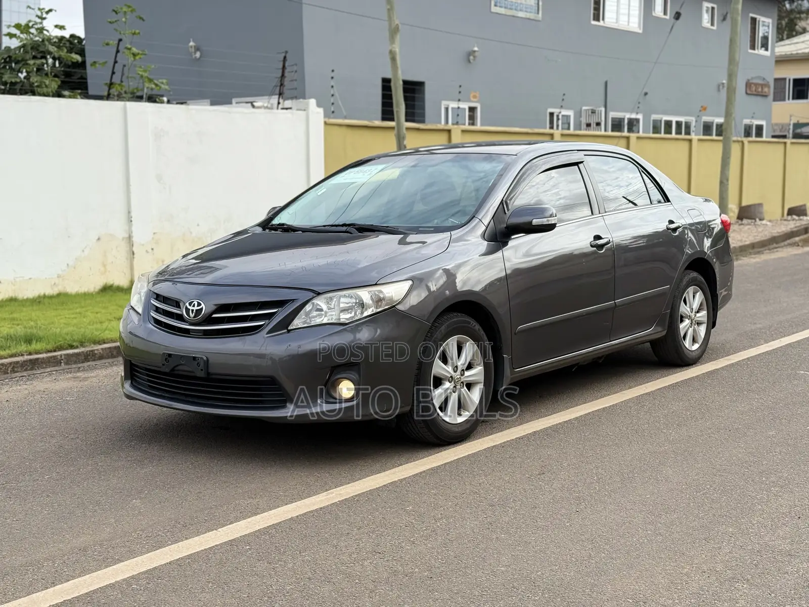 Toyota Corolla L 4dr Sedan (1.8L 4cyl 5M) 2013 Gray