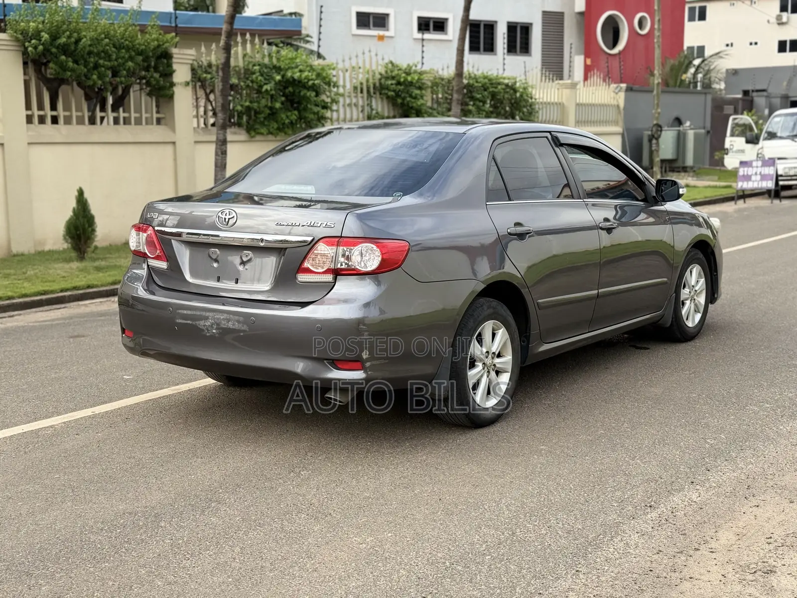 Toyota Corolla L 4dr Sedan (1.8L 4cyl 5M) 2013 Gray