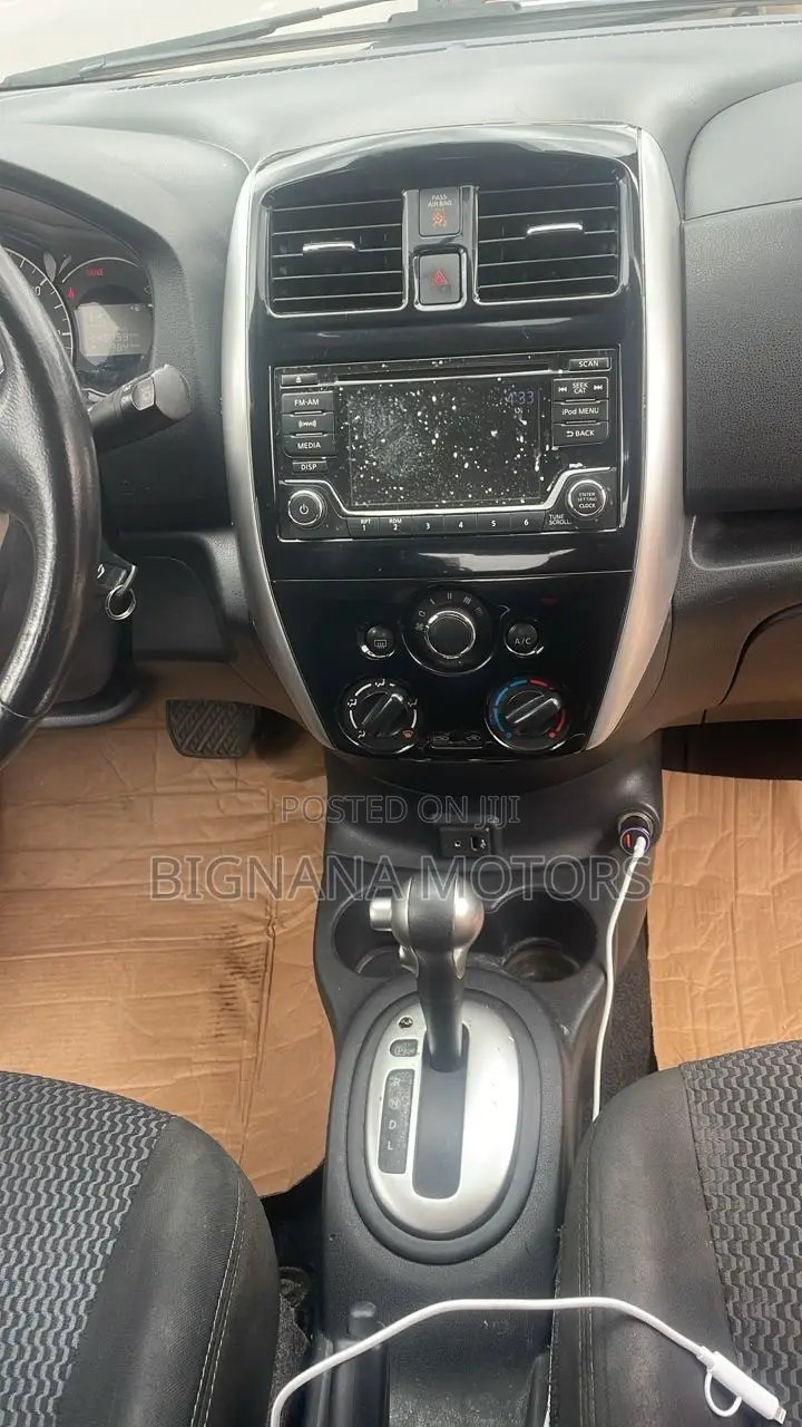 Nissan Versa 1.6 SV 2017 Silver
