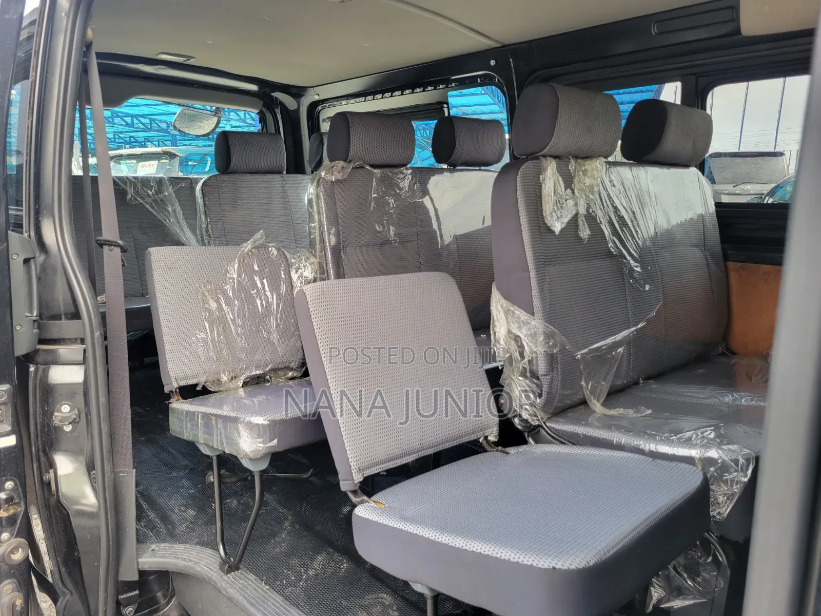 Toyota HiAce 2016 Black