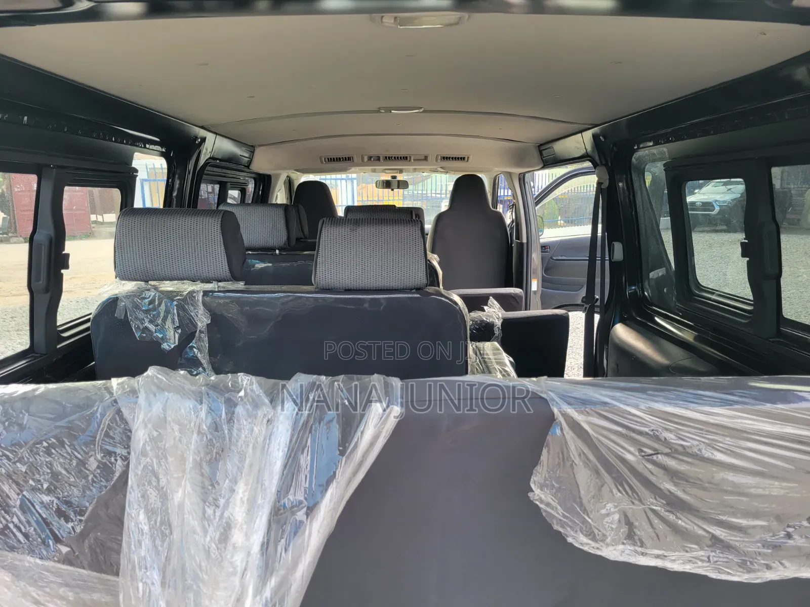Toyota HiAce 2016 Black