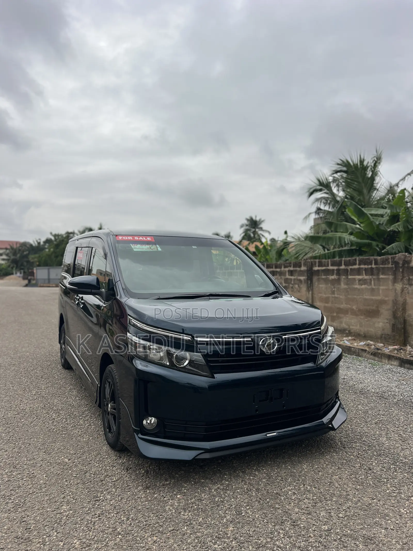 Toyota Voxy V 4WD 8-Seater 2015 Black