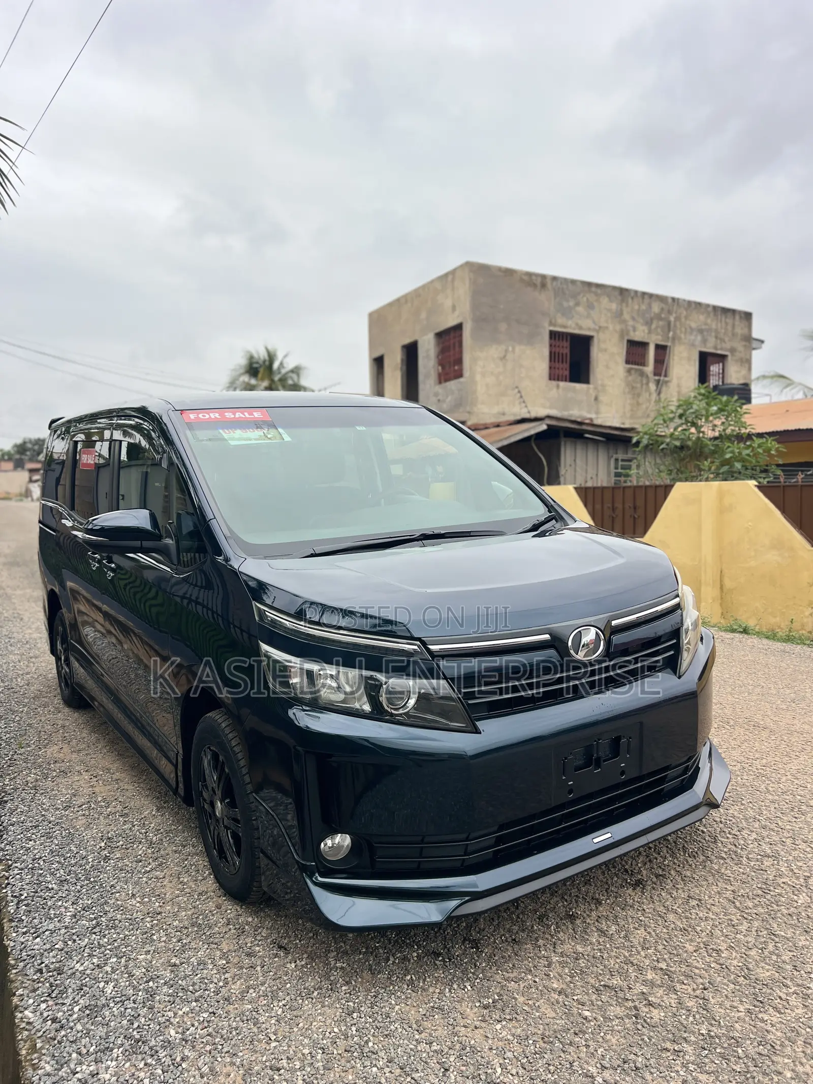 Toyota Voxy V 4WD 8-Seater 2015 Black
