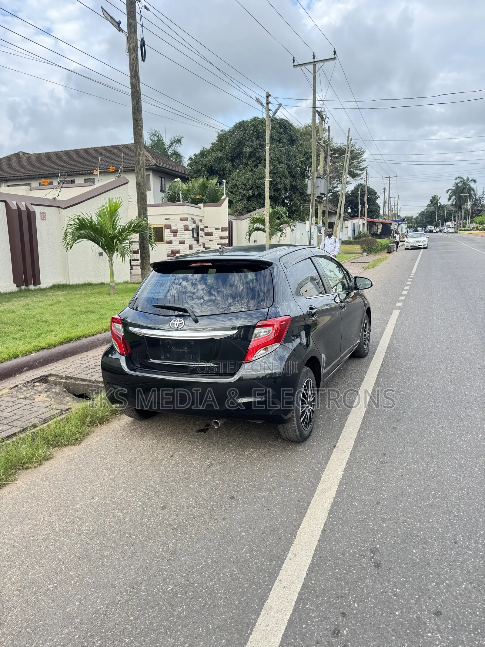 Toyota Vitz 1.3 FWD 5dr 2016 Black