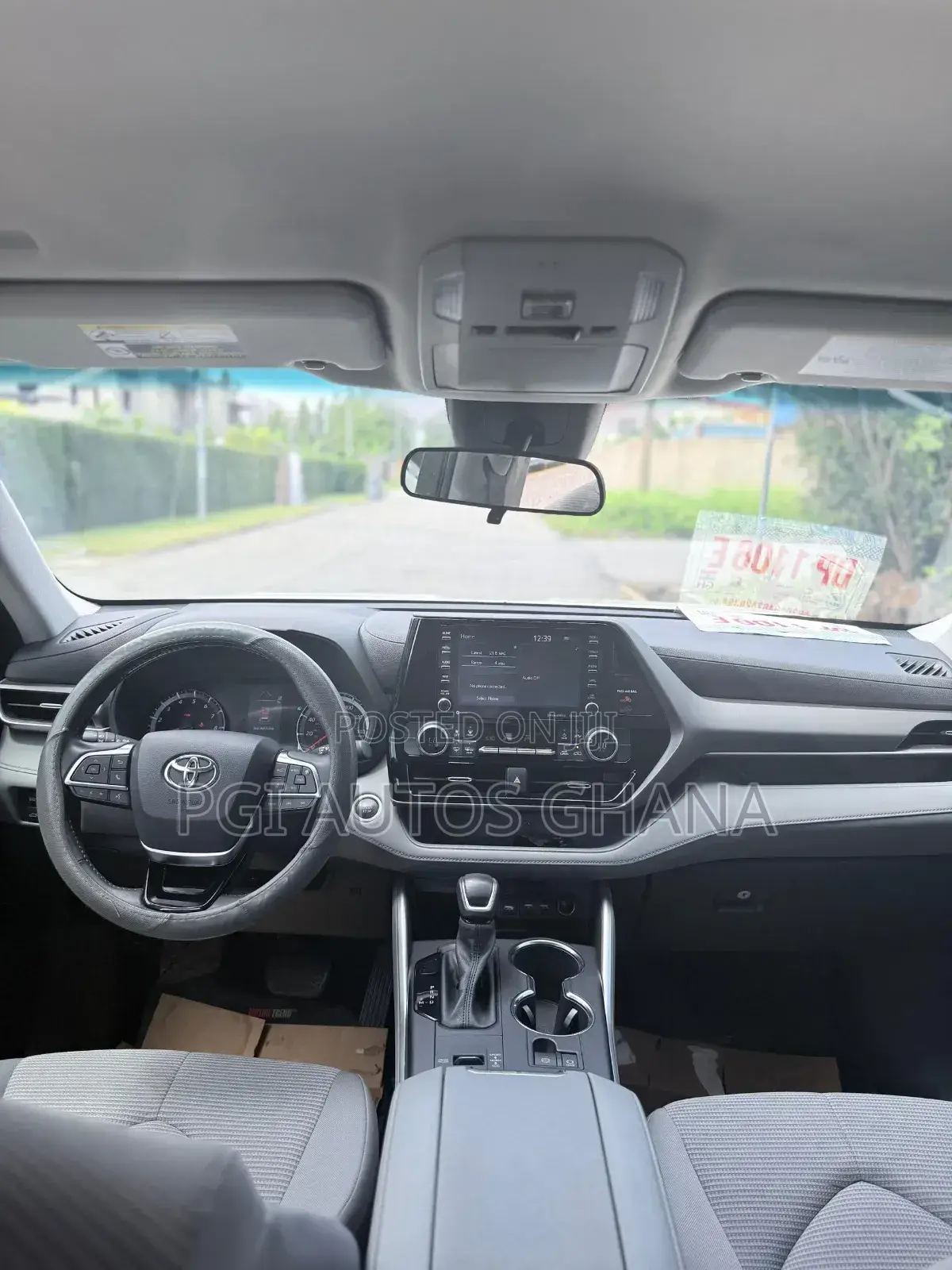 Toyota Highlander LE 2021 White