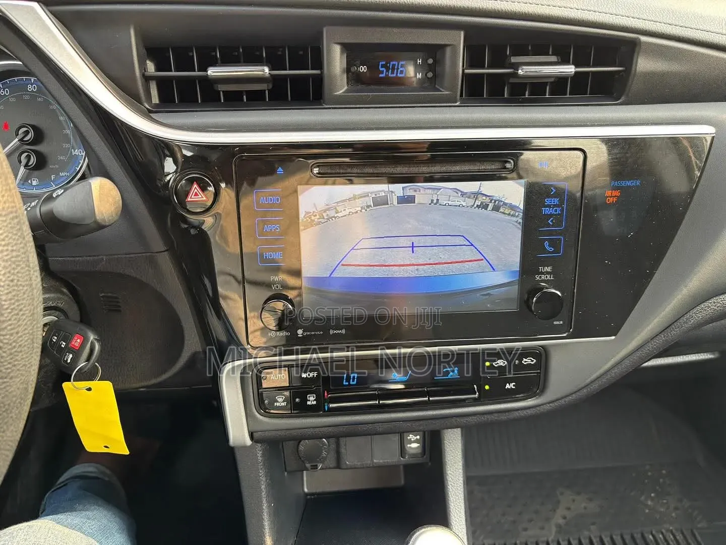 Toyota Corolla LE (1.8L 4cyl 2A) 2018 Black