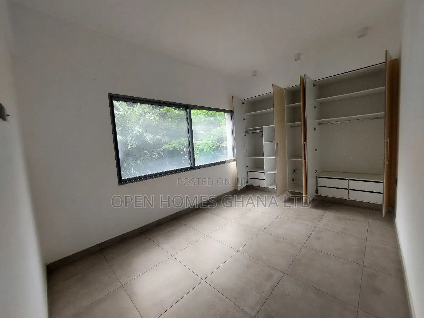 3bdrm Apartment in Coffee Shop Area for rent