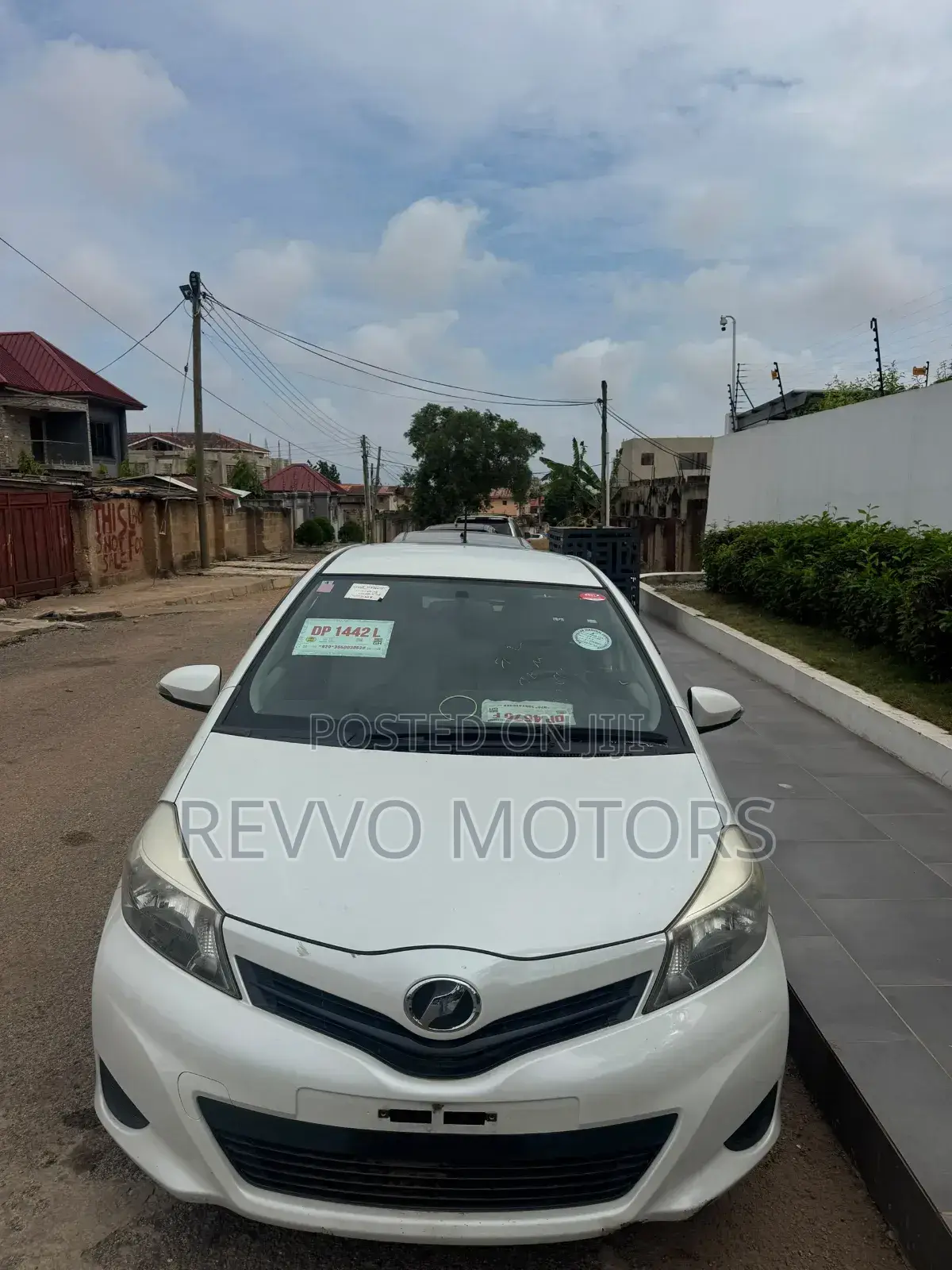 Toyota Vitz 2012 Off white