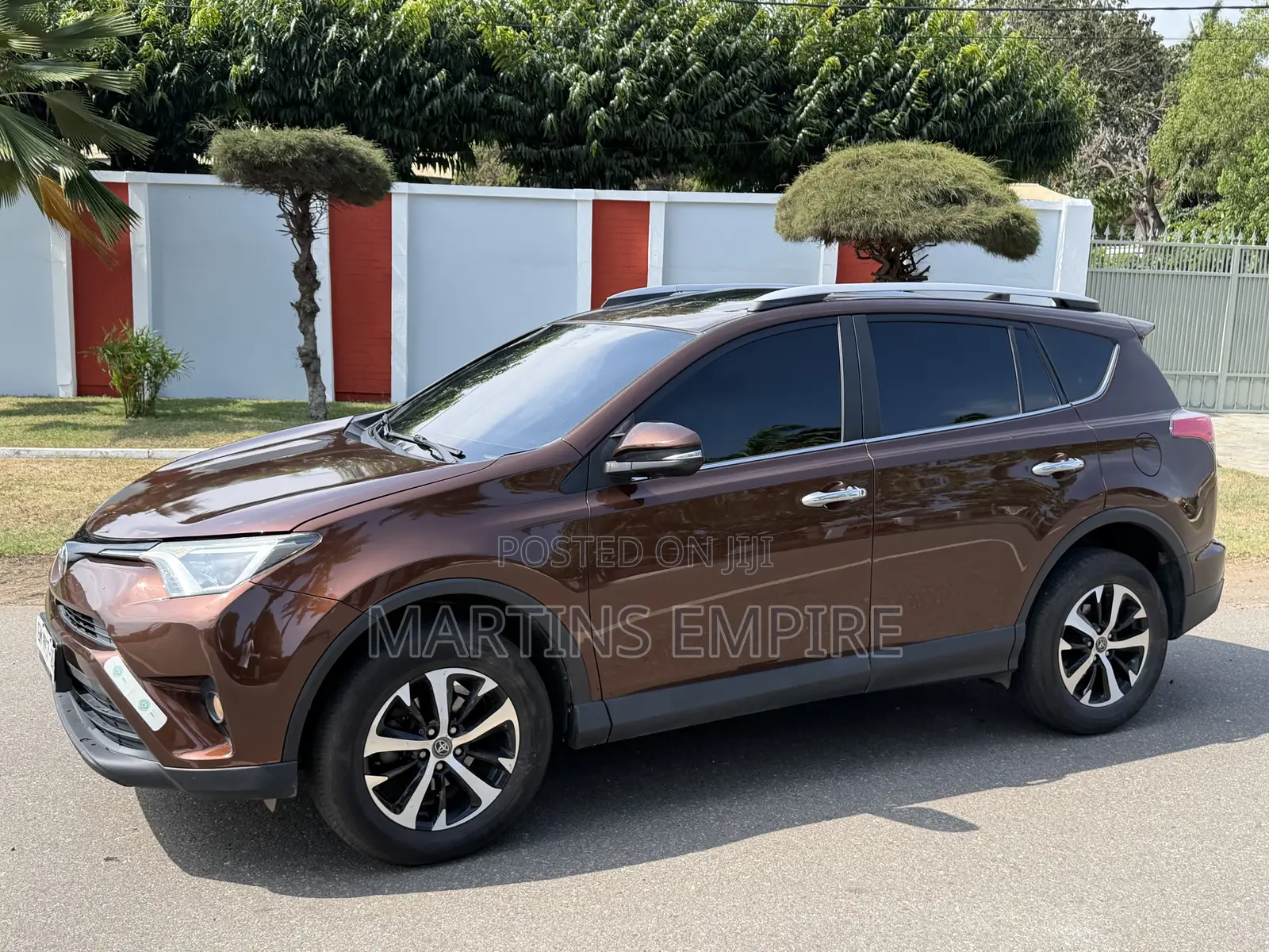 Toyota RAV4 SE FWD (2.5L 4cyl 6A) 2016 Brown