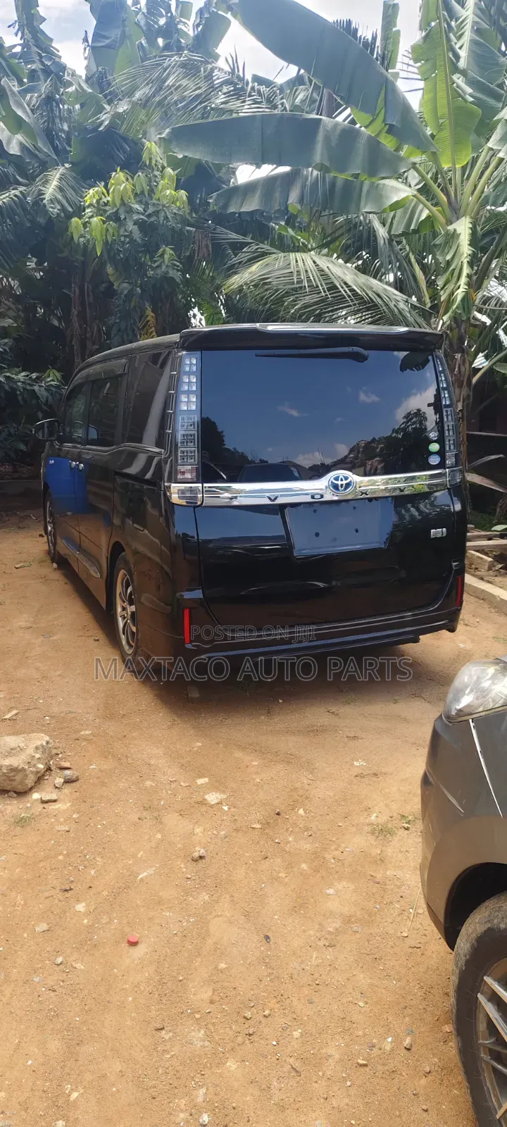 Toyota Voxy Hybrid V 2WD 7-Seater 2014 Black