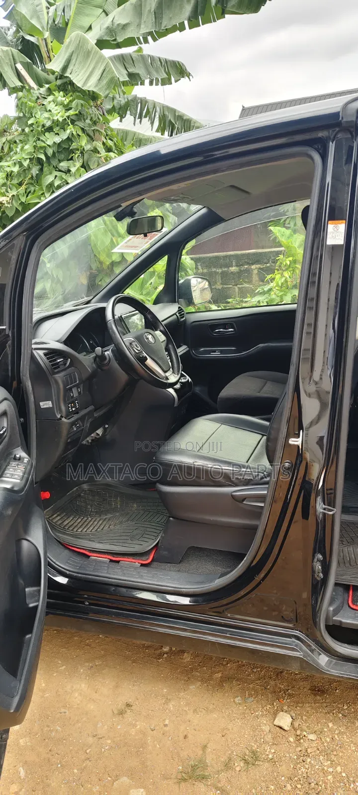 Toyota Voxy Hybrid V 2WD 7-Seater 2014 Black