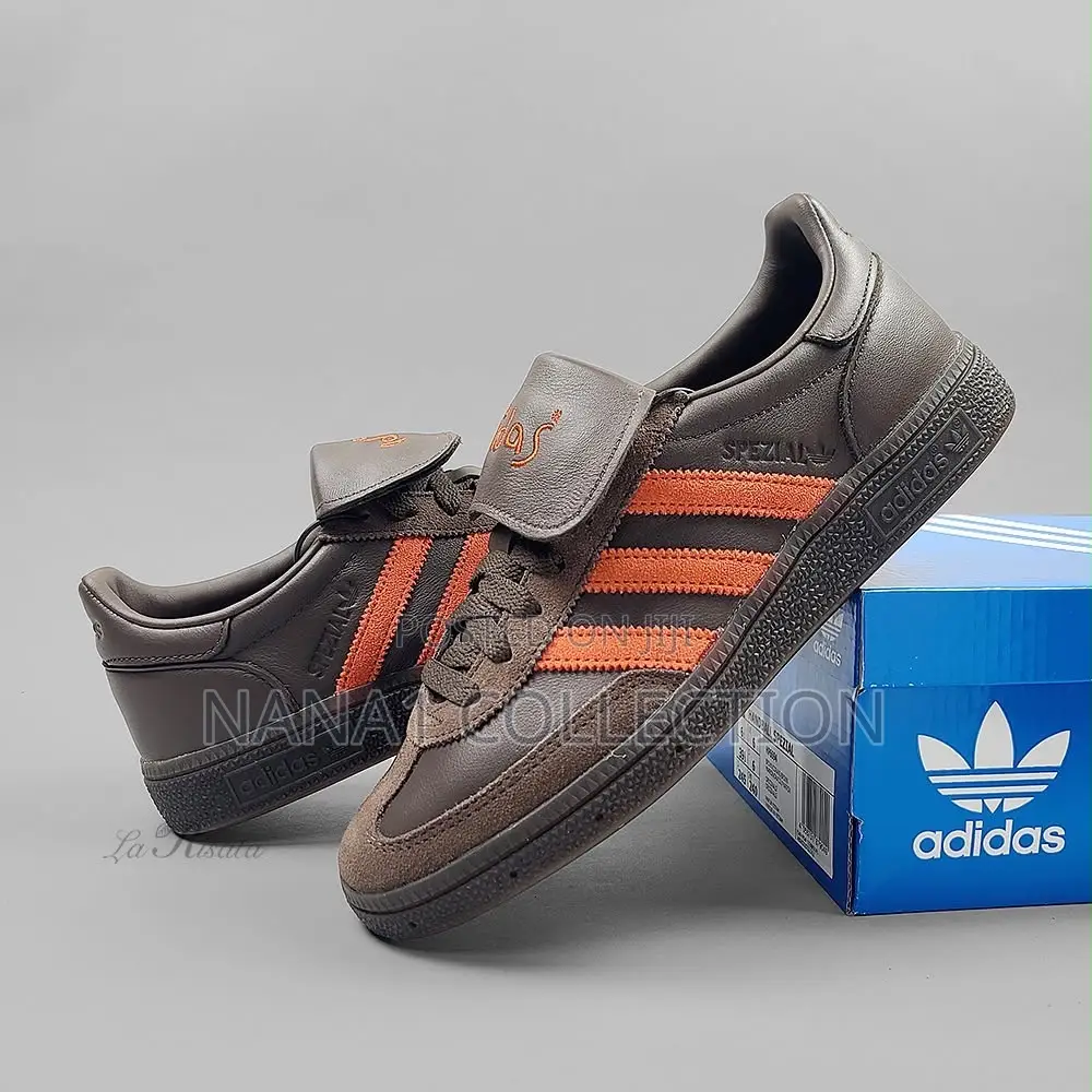 Adidas Handball Spezial in Earth Strata/Wonder White/Gum Sneakers