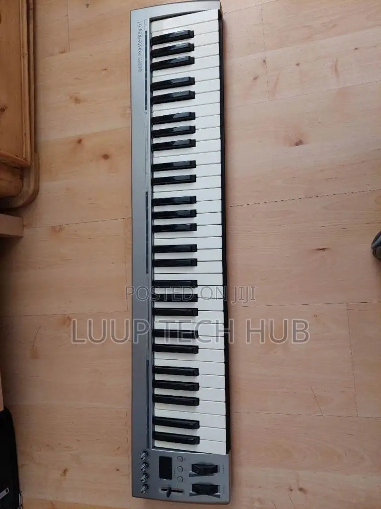 Acorn Masterkey 61 USB Midi Keyboard.