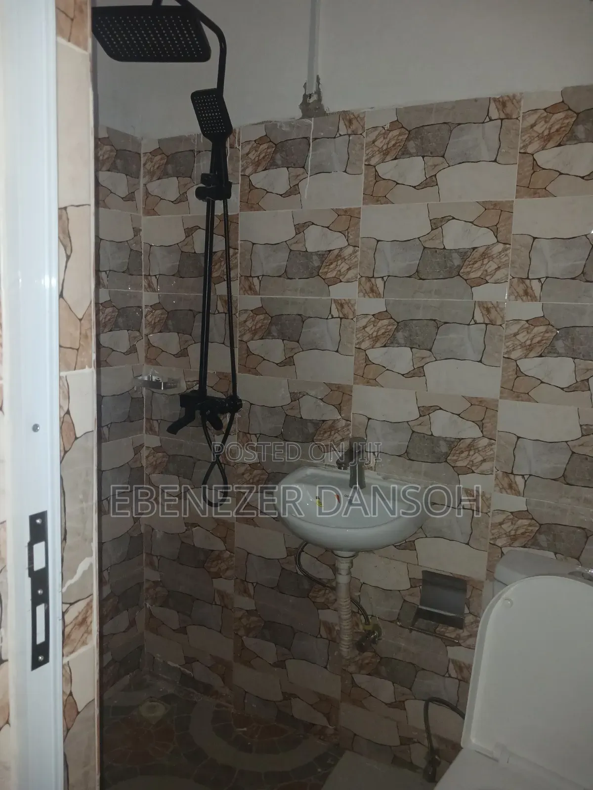 1bdrm Apartment in Telephone Pole, Tseaddo for rent