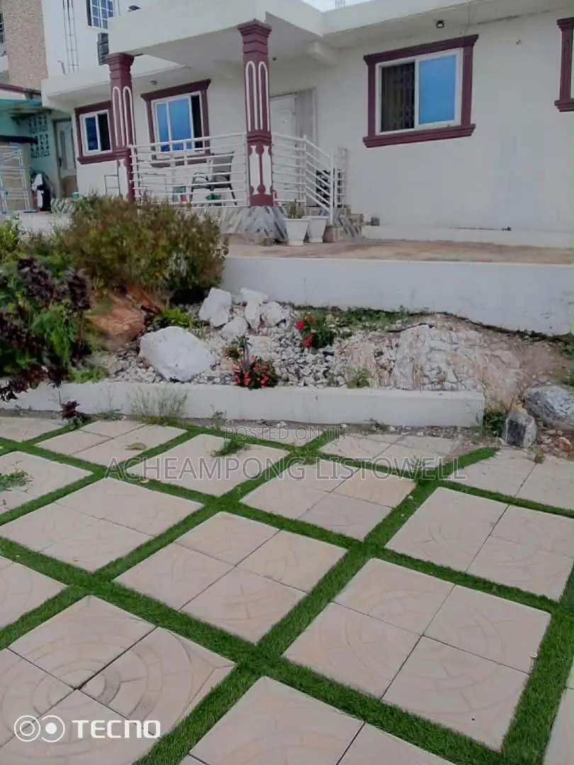 3bdrm House in West Hills Mall Area for rent