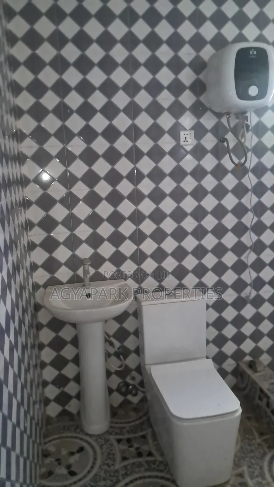 5bdrm House in Abease, Amasaman for rent