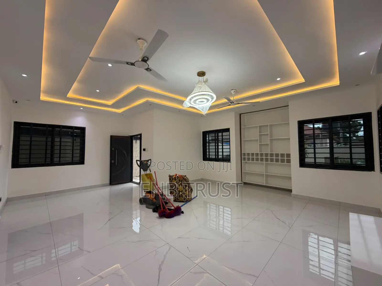 4bdrm Duplex in Ashaley Botwe, School Junction for sale