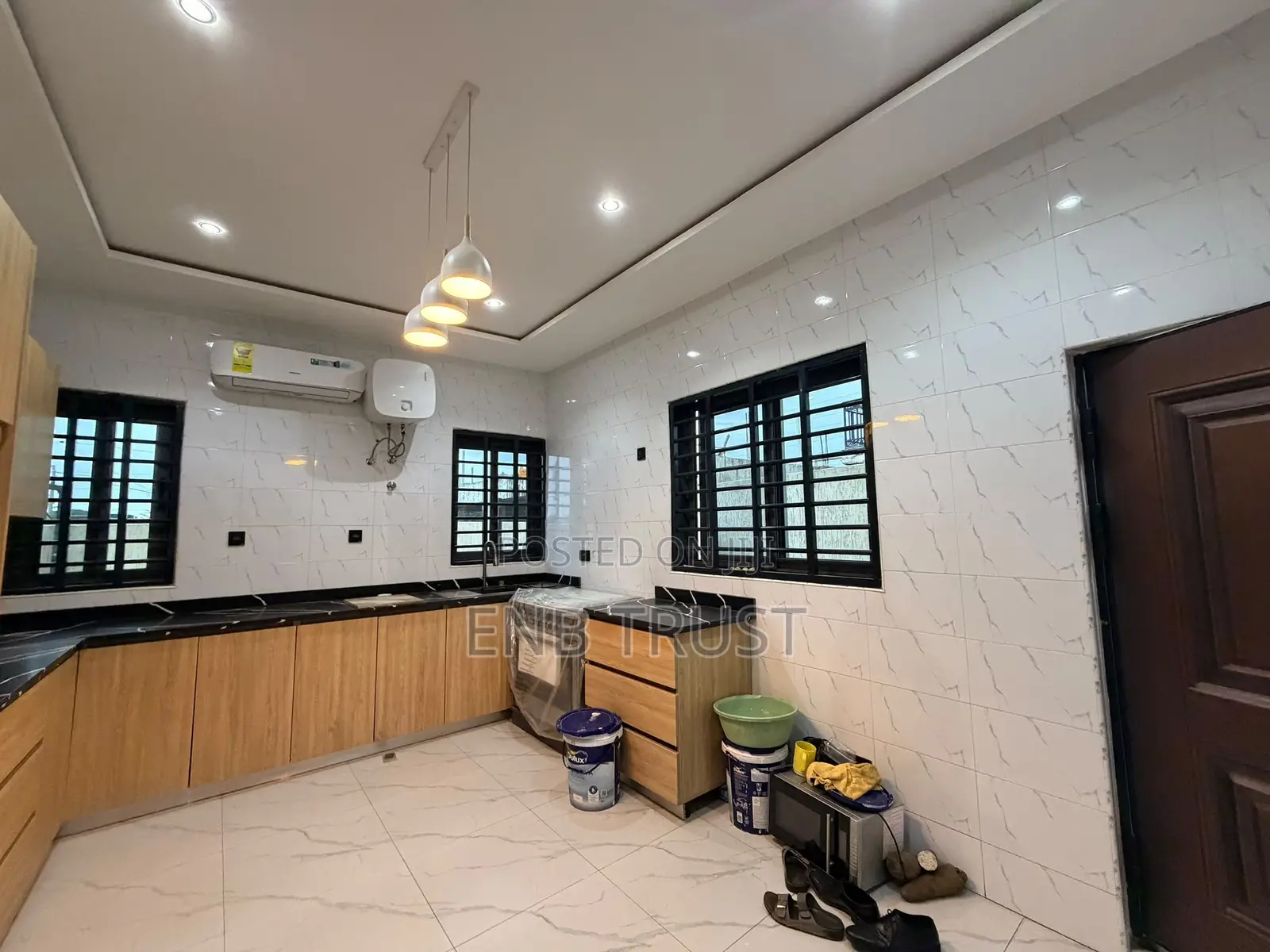 4bdrm Duplex in Ashaley Botwe, School Junction for sale