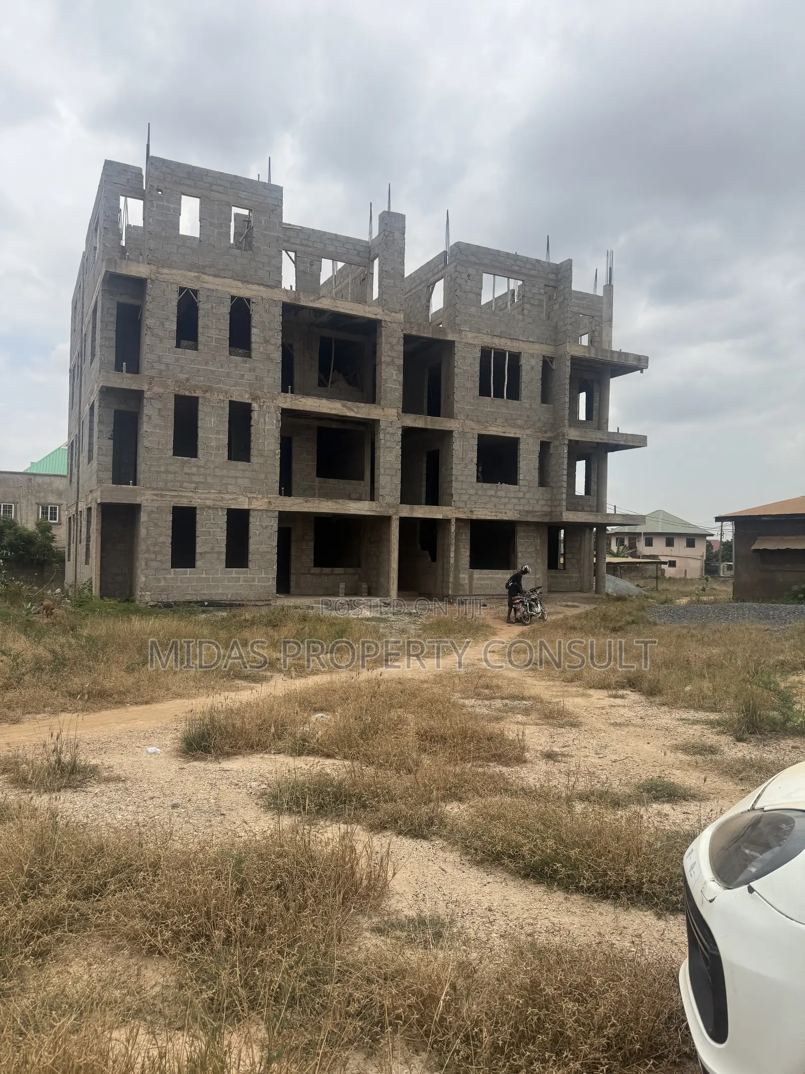 16bdrm Apartment in Tema Community 25 for sale