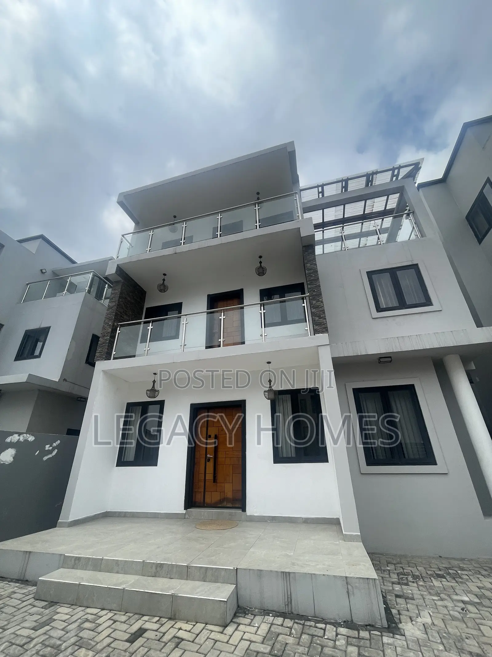 Furnished 4bdrm Townhouse / Terrace in Labone for rent
