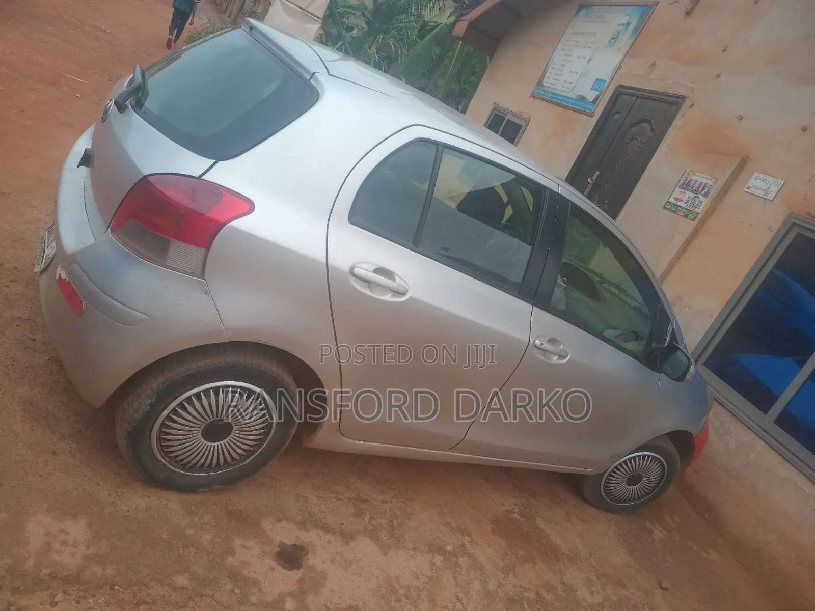 Toyota Vitz 2010 Silver