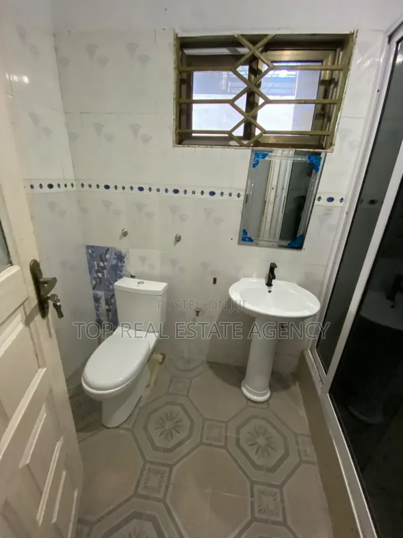 2bdrm Apartment in Asofa, Ofankor for rent