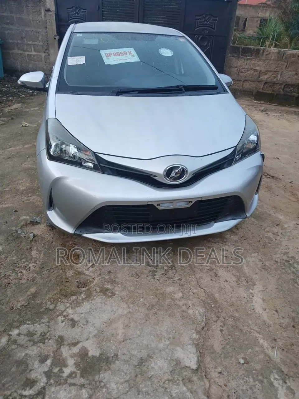Toyota Vitz 2015 Silver
