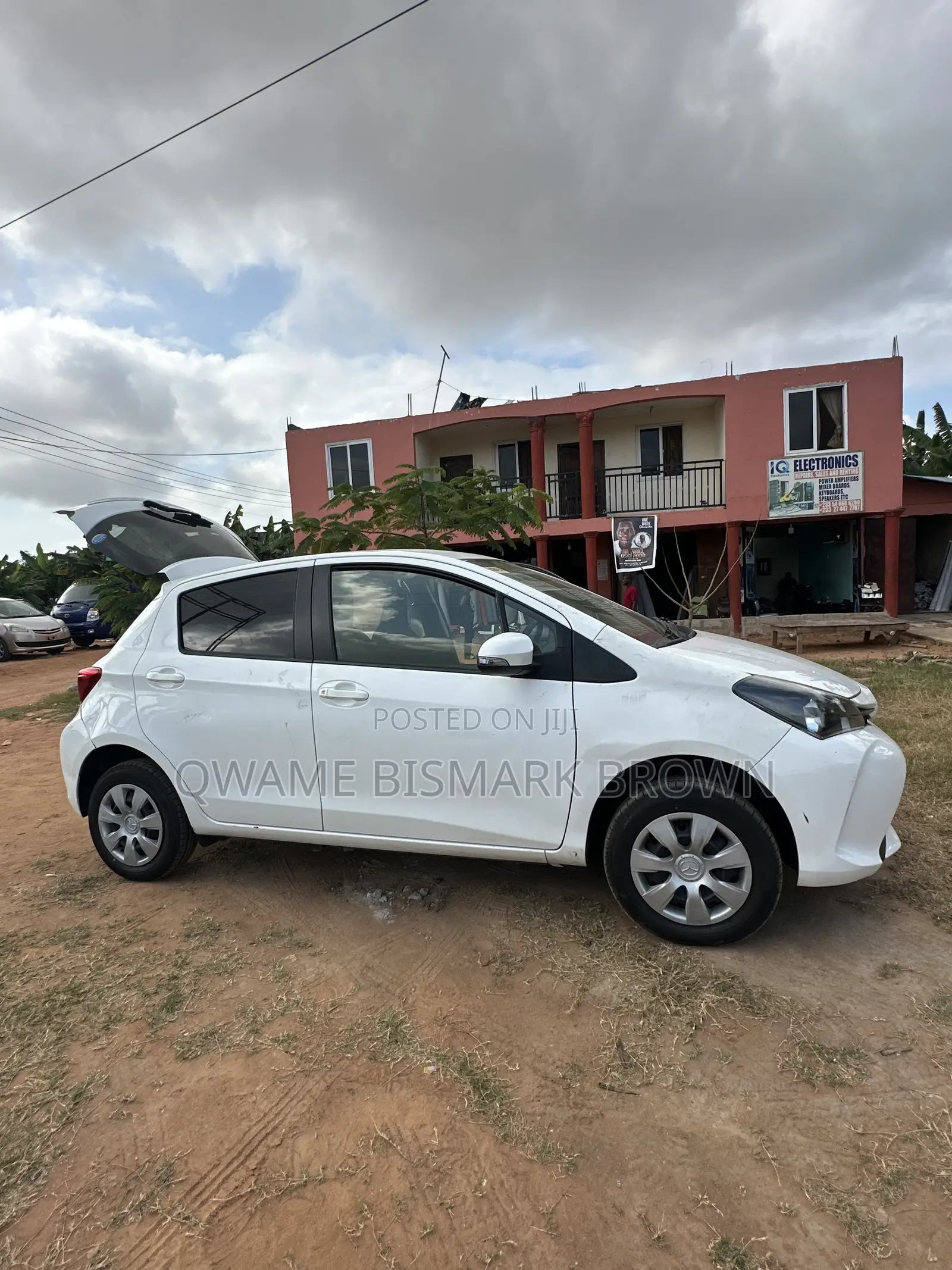 Toyota Vitz 2014 White