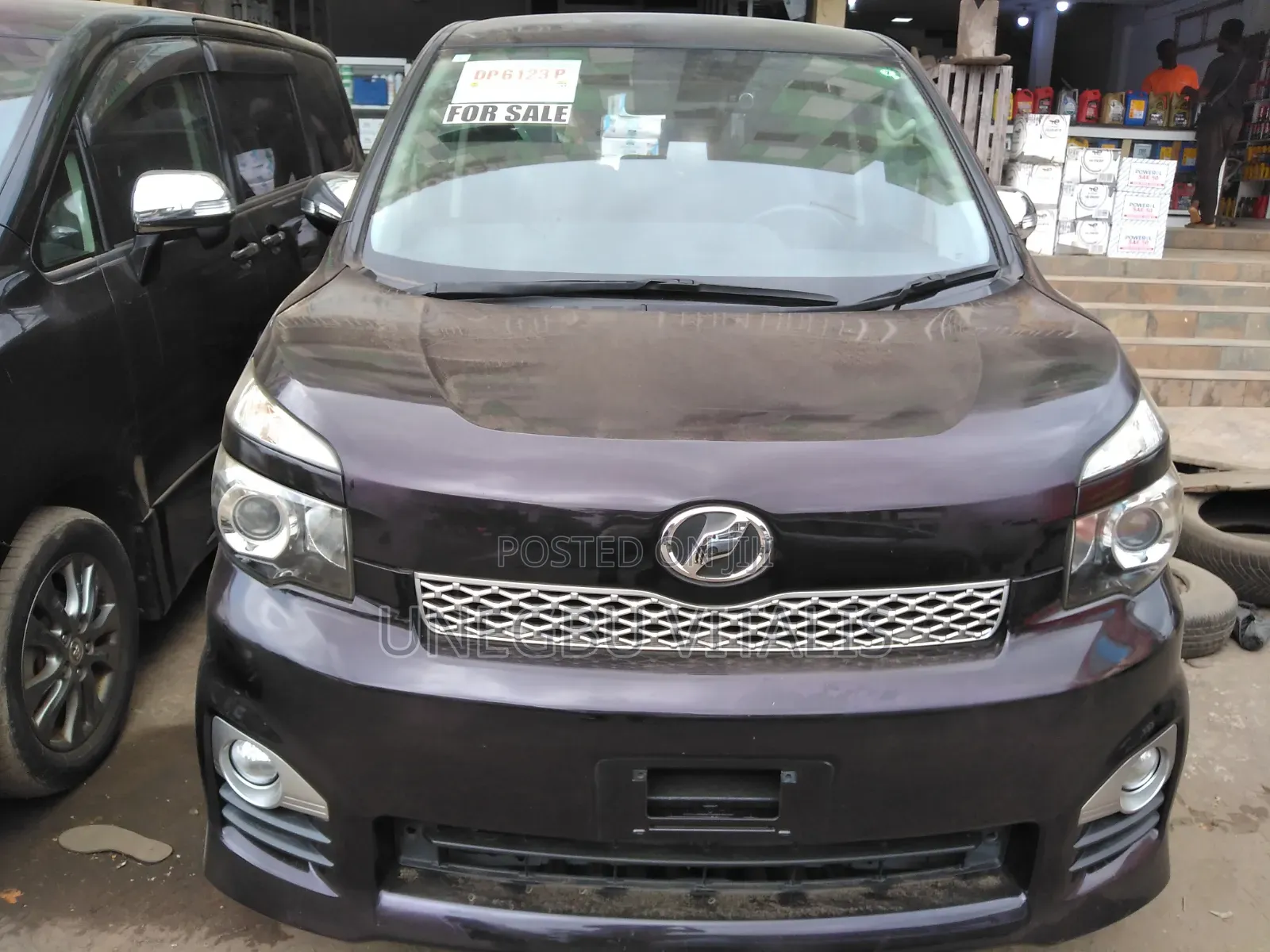 Toyota Voxy V 4WD 8-Seater 2012 Brown