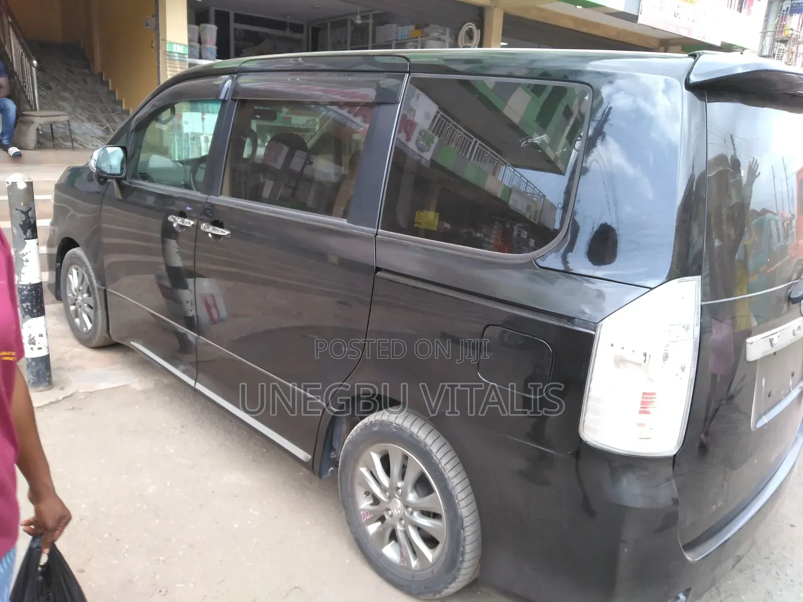 Toyota Voxy V 4WD 8-Seater 2012 Brown