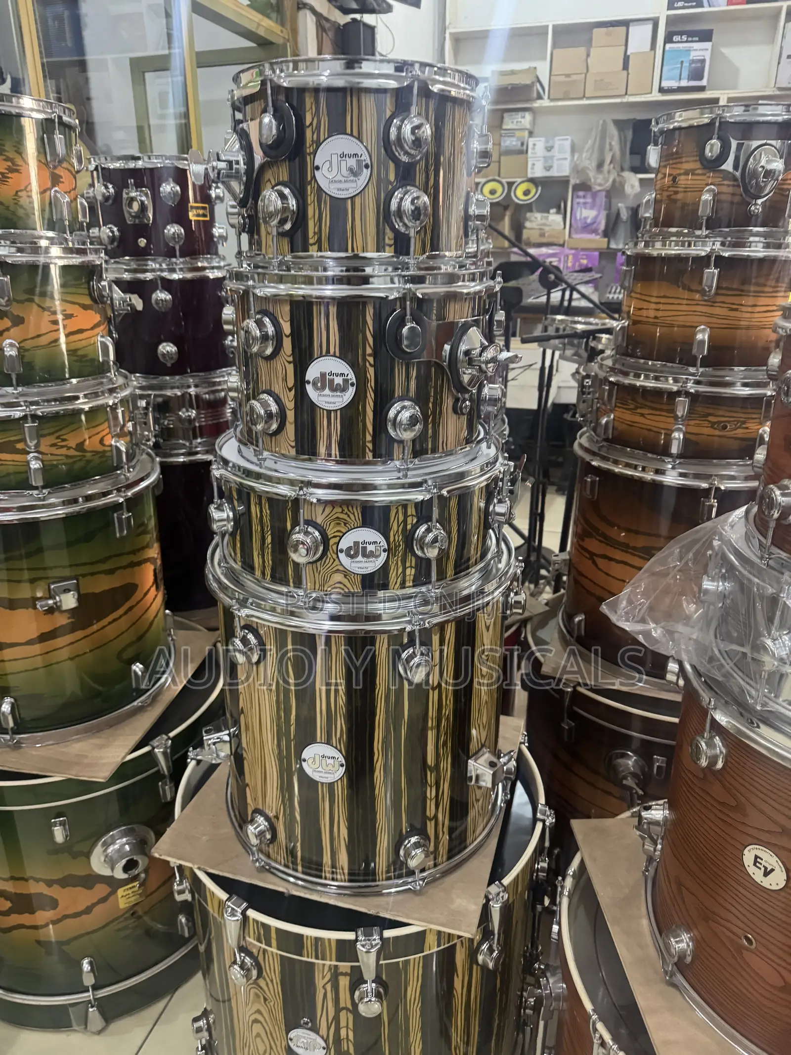 DW 5-Set Drum With Two Cymbals and Quality Accessories