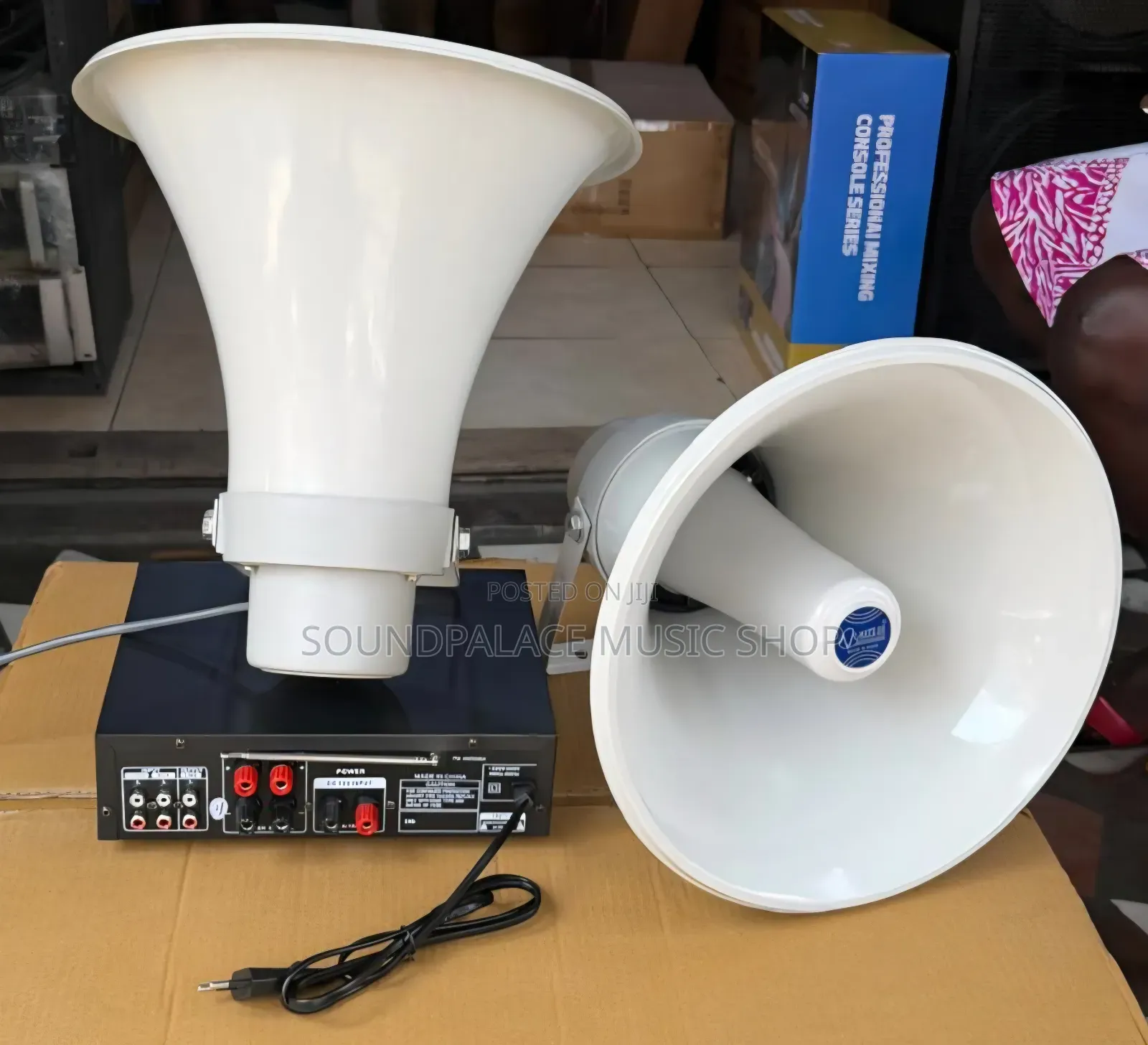 Maxx-on UHC-30 PA Horn Speaker and Amplifier Set