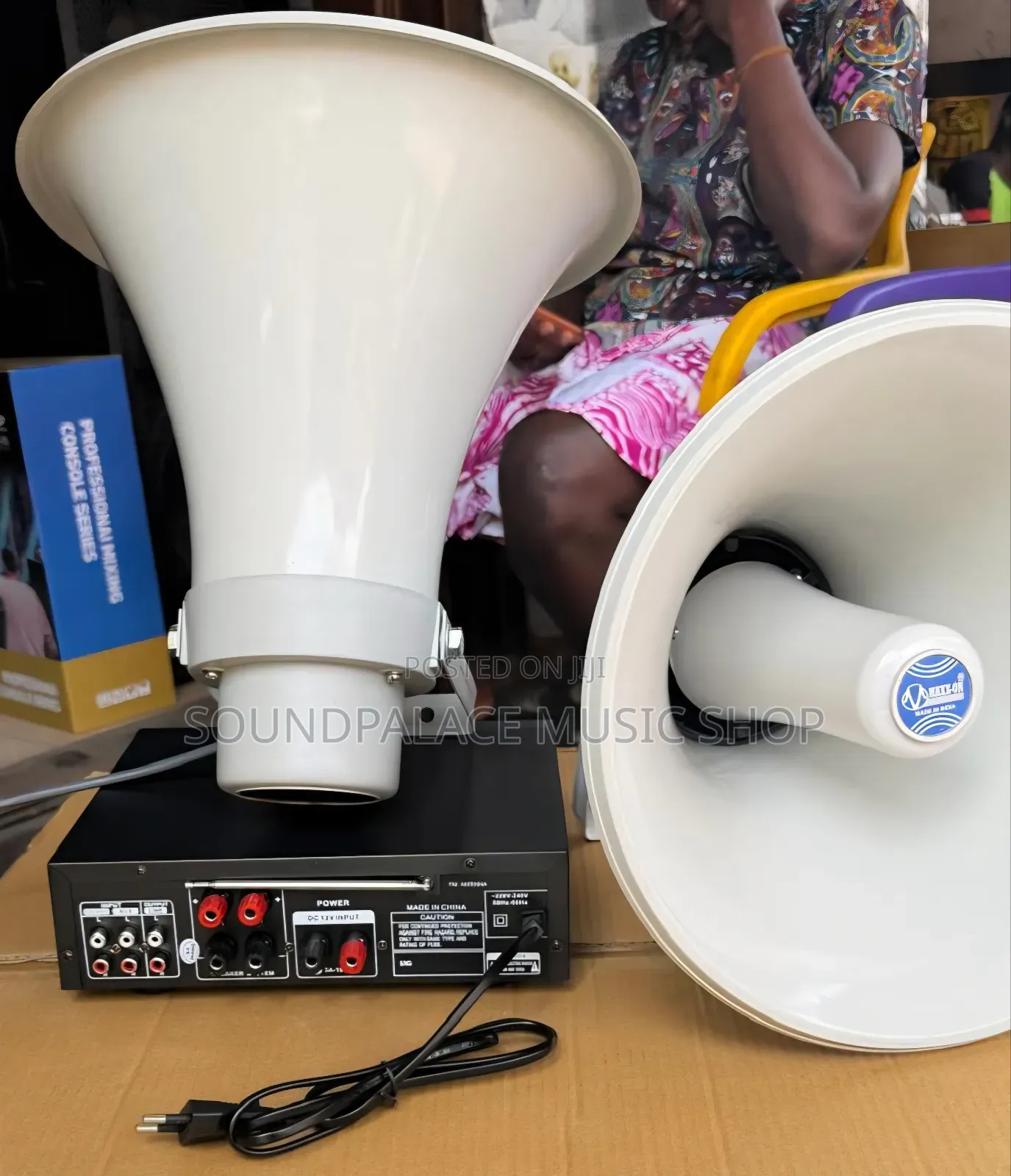 Maxx-on UHC-30 PA Horn Speaker and Amplifier Set