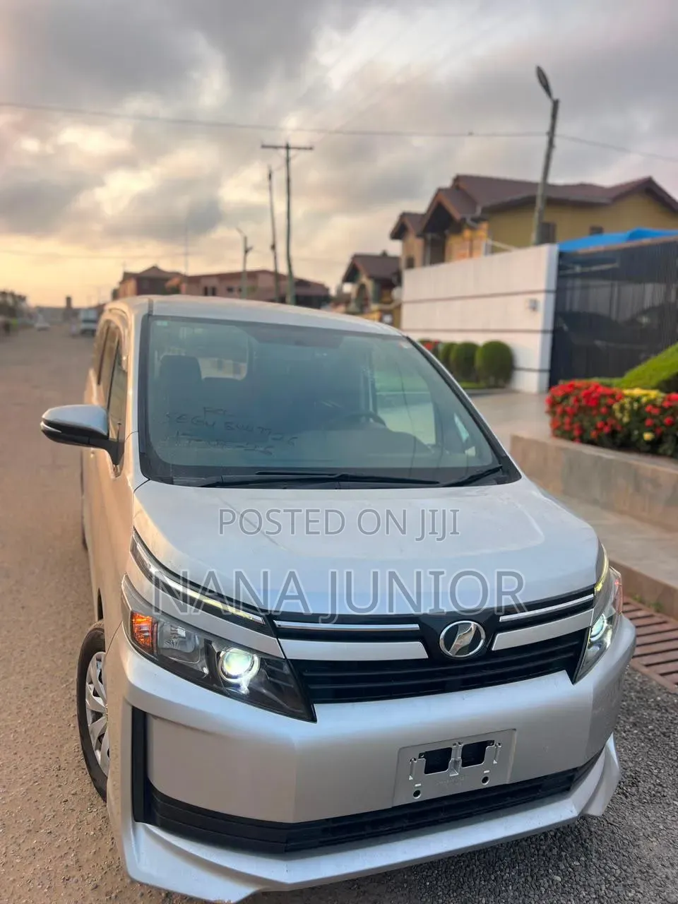 Toyota Voxy 2015 Silver