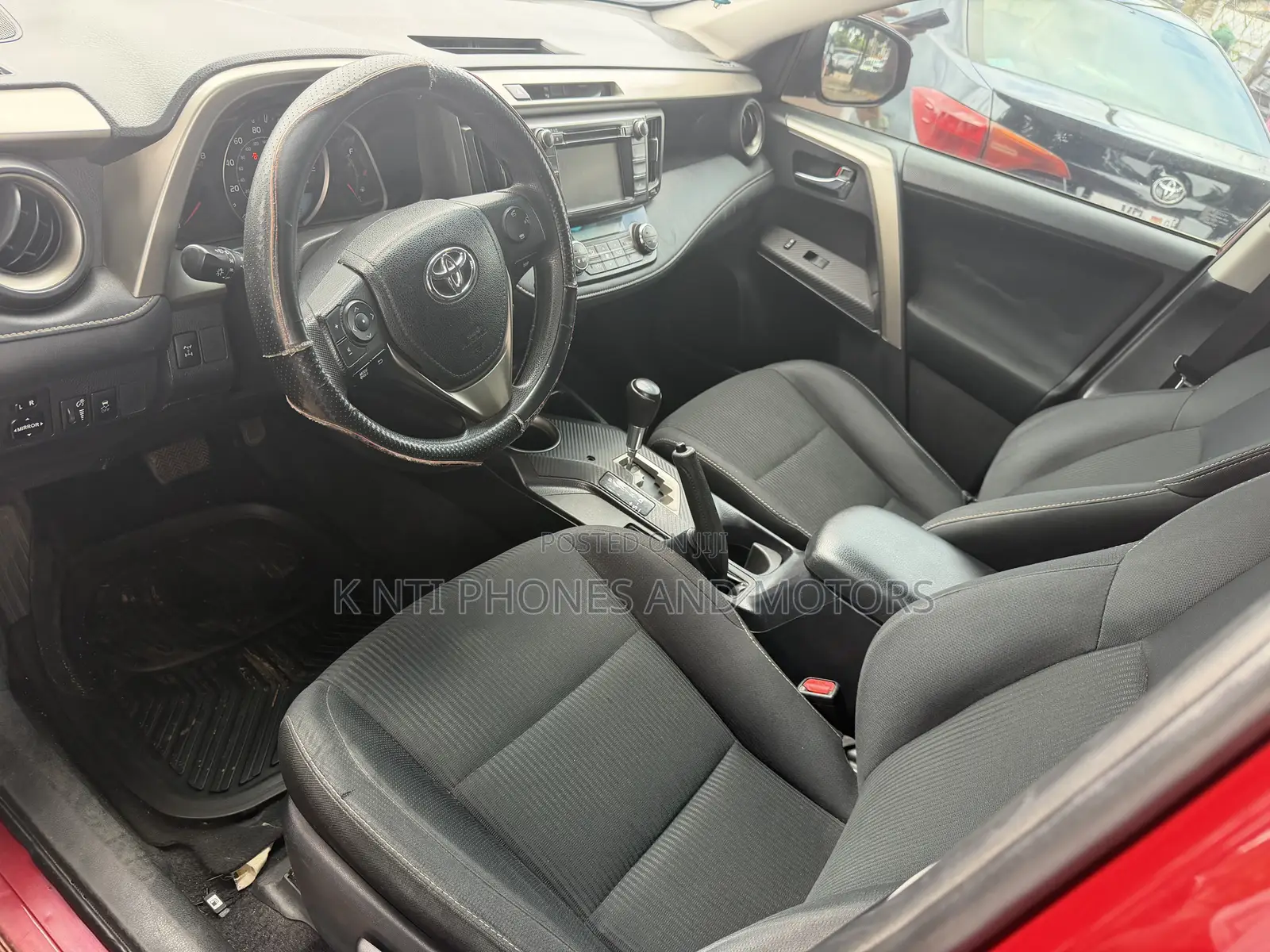Toyota RAV4 XLE 4dr SUV (2.5L 4cyl 6A) 2015 Red