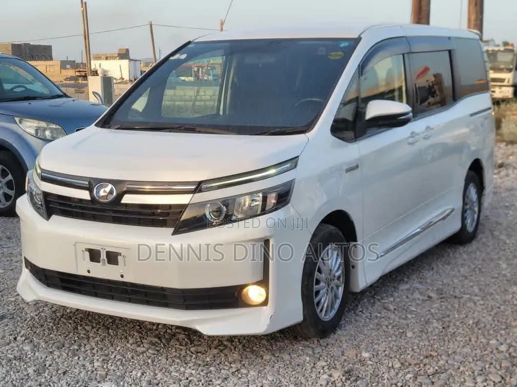 Toyota HiAce 2015 White