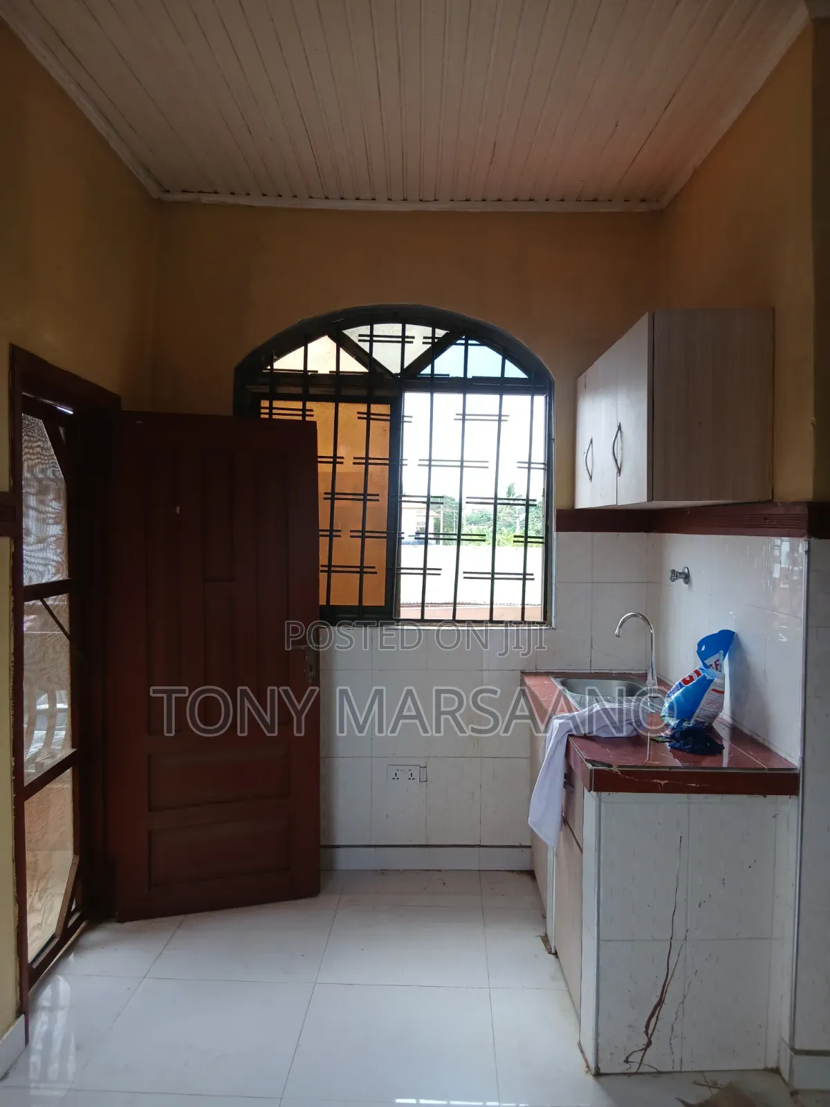 Studio Apartment in Westlegon, Medifem Area for rent