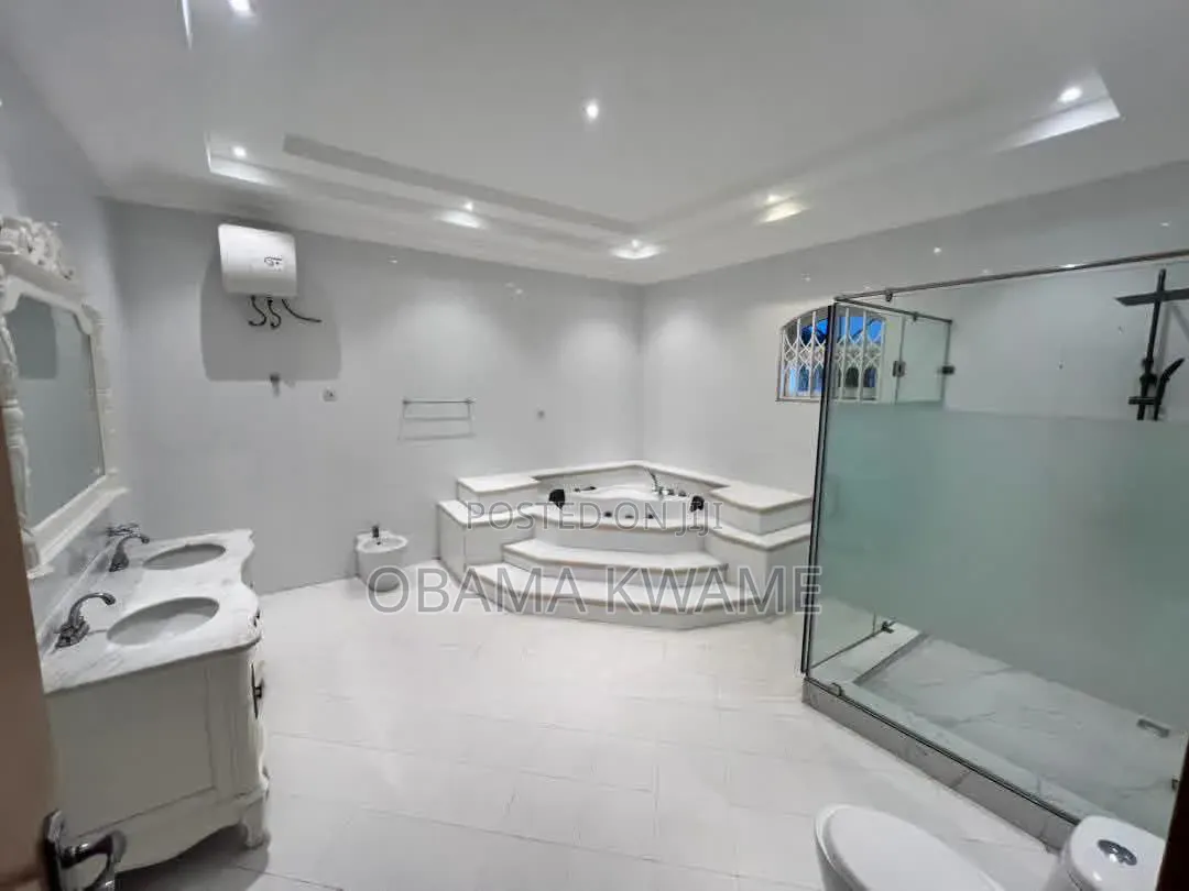 5bdrm House in Laryea Homes, A&C Mall Area for rent