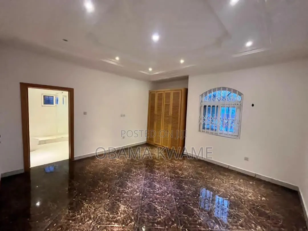 5bdrm House in Laryea Homes, A&C Mall Area for rent