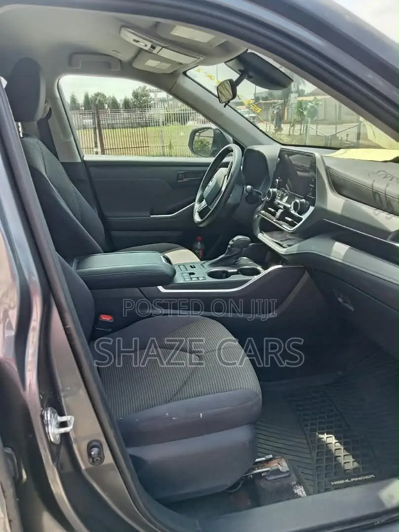 Toyota Highlander LE FWD 2023 Gray