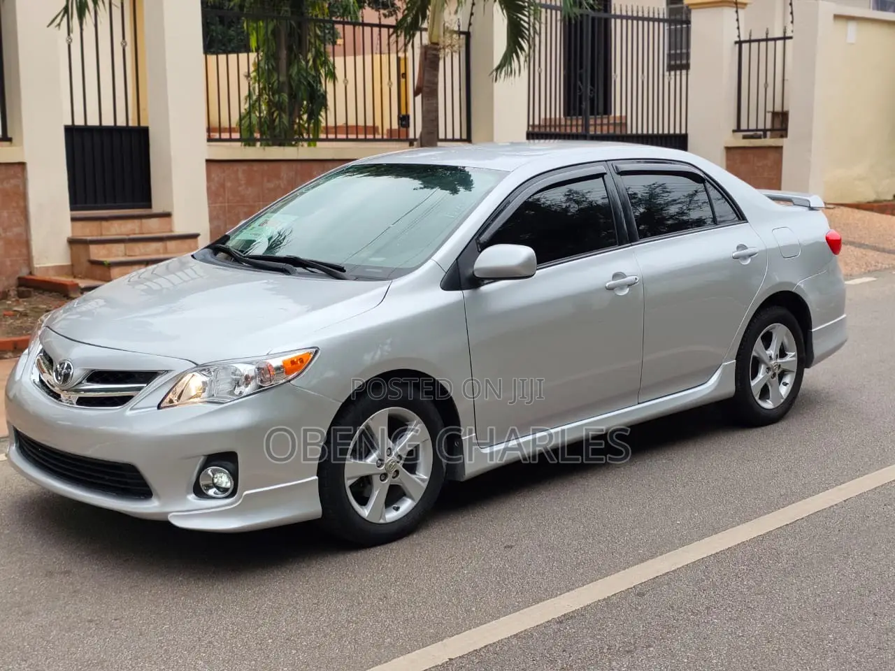 Toyota Corolla L 4dr Sedan (1.8L 4cyl 5M) 2013 Silver