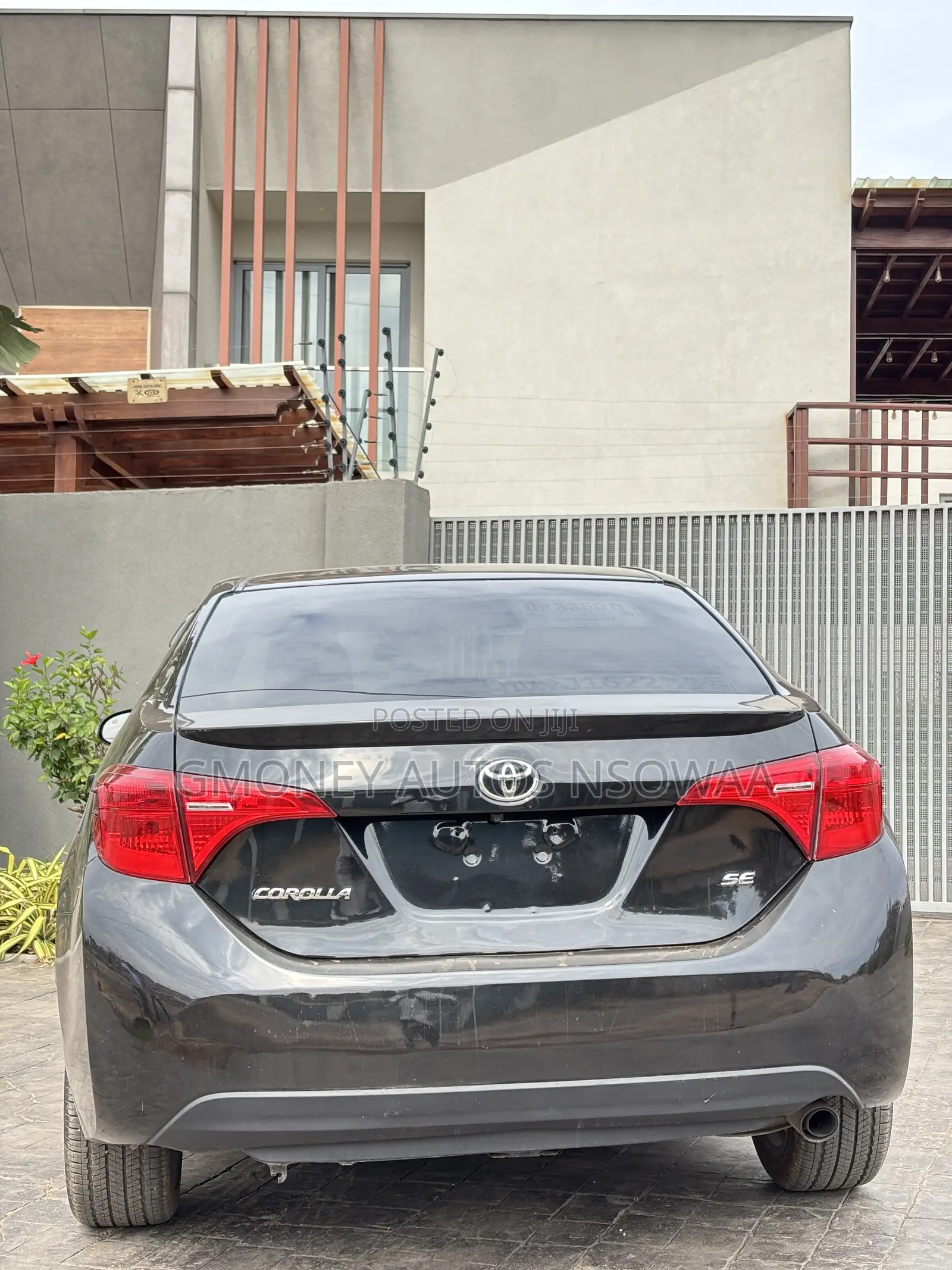 Toyota Corolla XLE (1.8L 4cyl 2A) 2018 Black