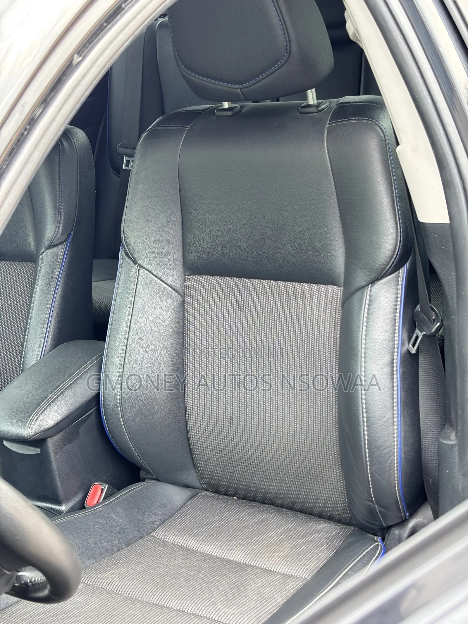 Toyota Corolla XLE (1.8L 4cyl 2A) 2018 Black