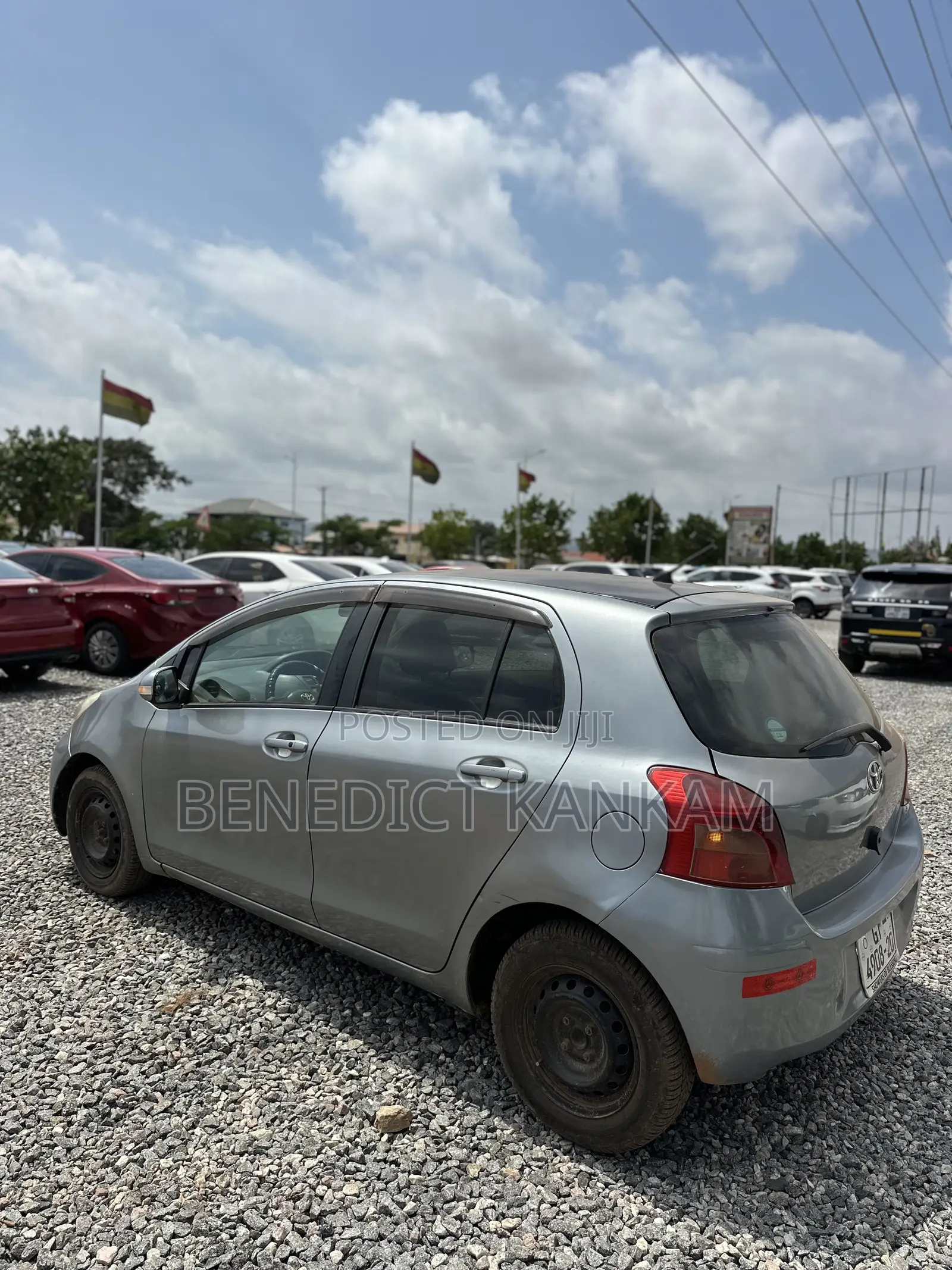 Toyota Vitz 1.3 FWD 5dr 2010 Gray
