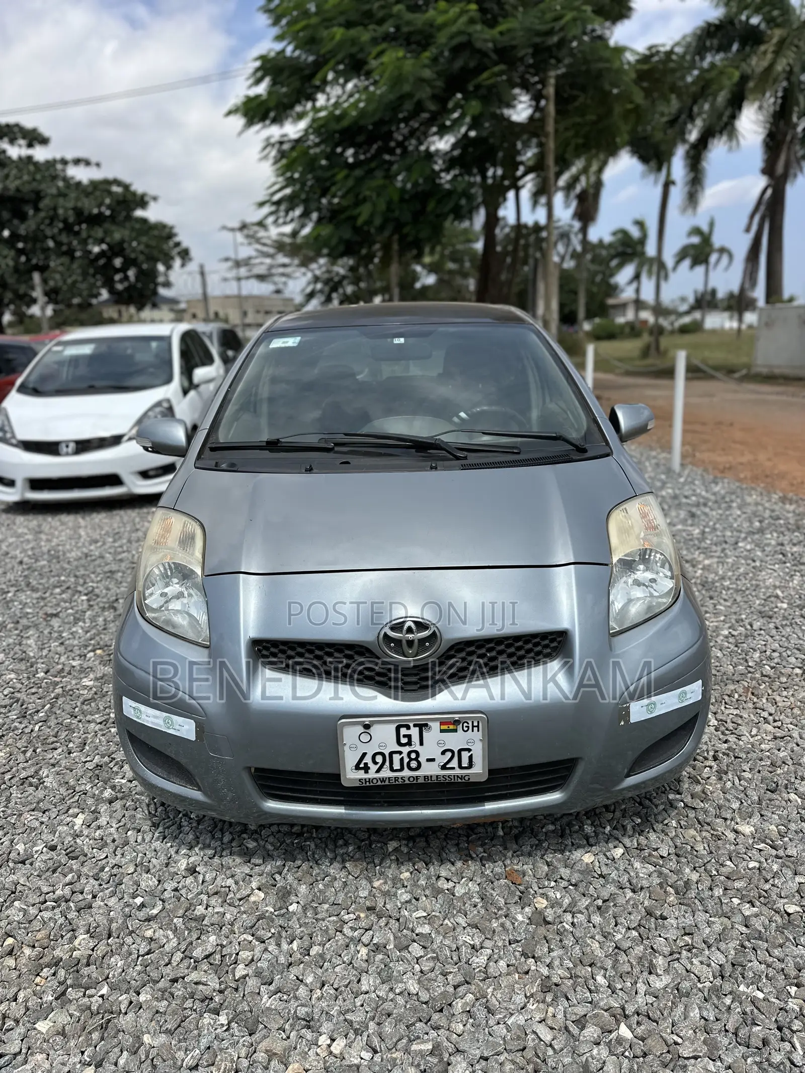 Toyota Vitz 1.3 FWD 5dr 2010 Gray