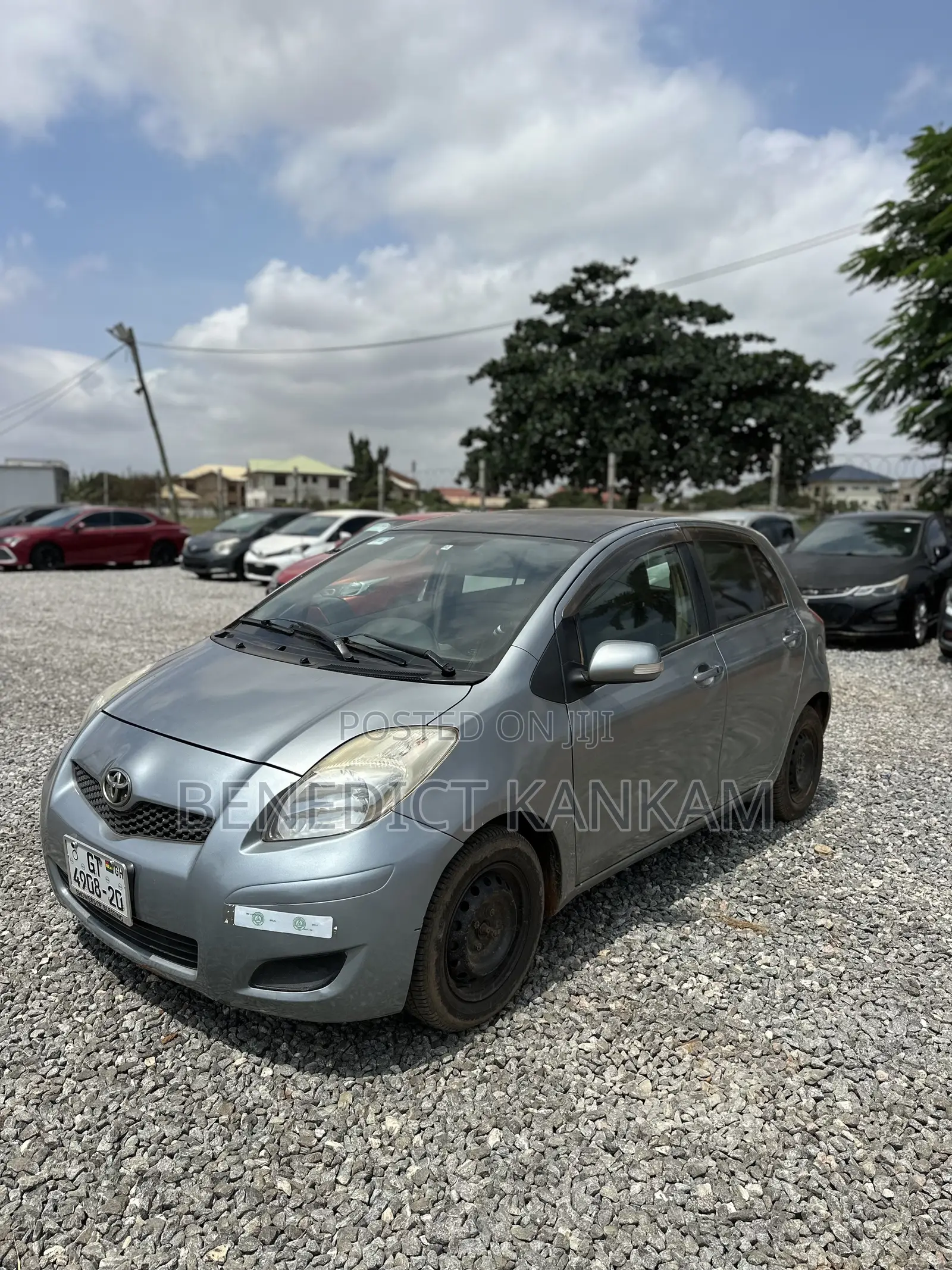 Toyota Vitz 1.3 FWD 5dr 2010 Gray