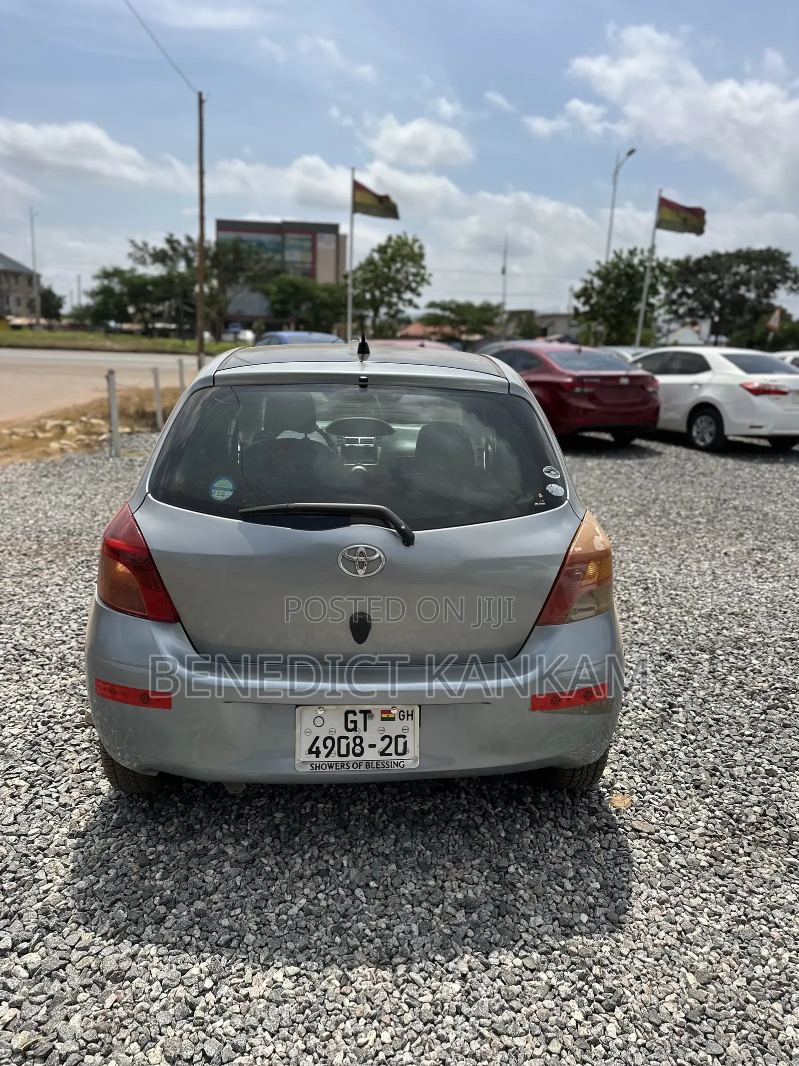 Toyota Vitz 1.3 FWD 5dr 2010 Gray