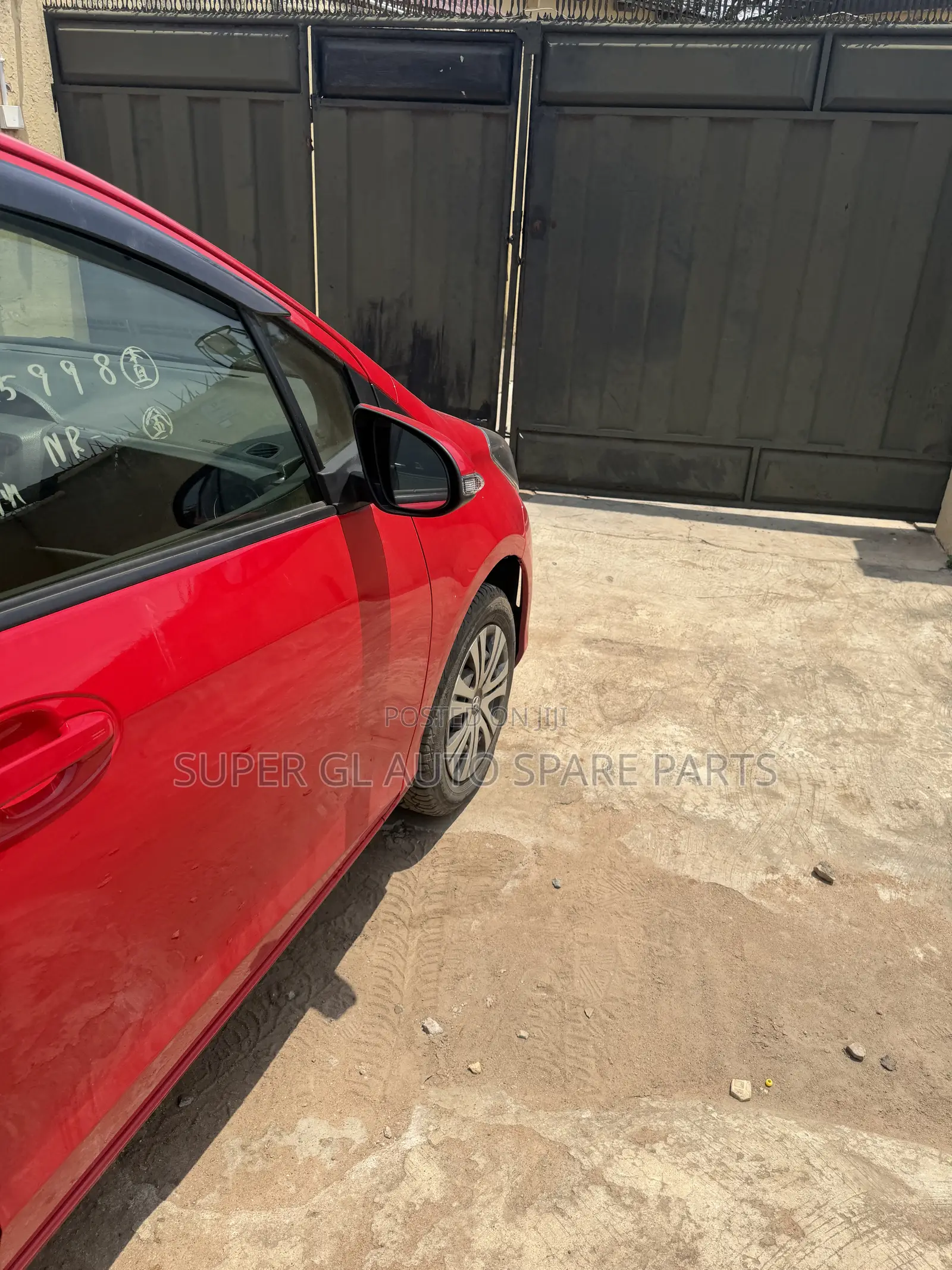 Toyota Vitz 1.3 AWD 5dr 2016 Red